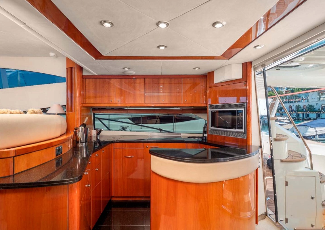 Аренда моторной яхты Sunseeker 66 Manhattan в Сочи